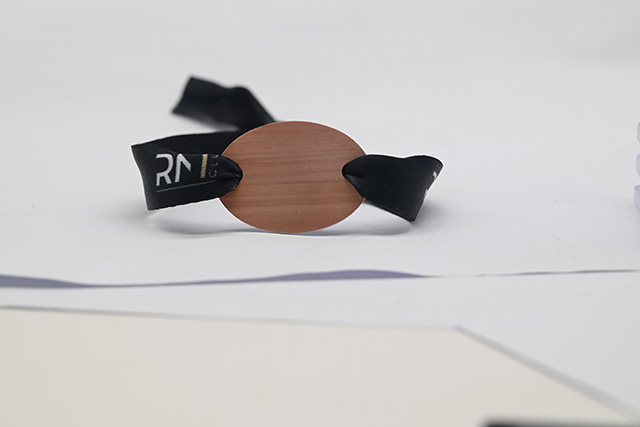 由于智能卡存储能力强，，，，，，可以存储电子现金等网络钱币